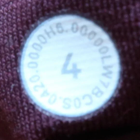 Align Short 8" size 4 in color Cassis - Picture 4 of 4